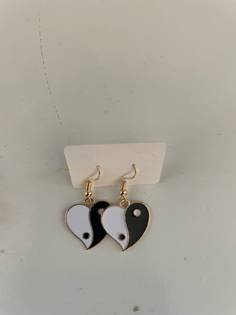 Small Hanging Black/White Heart